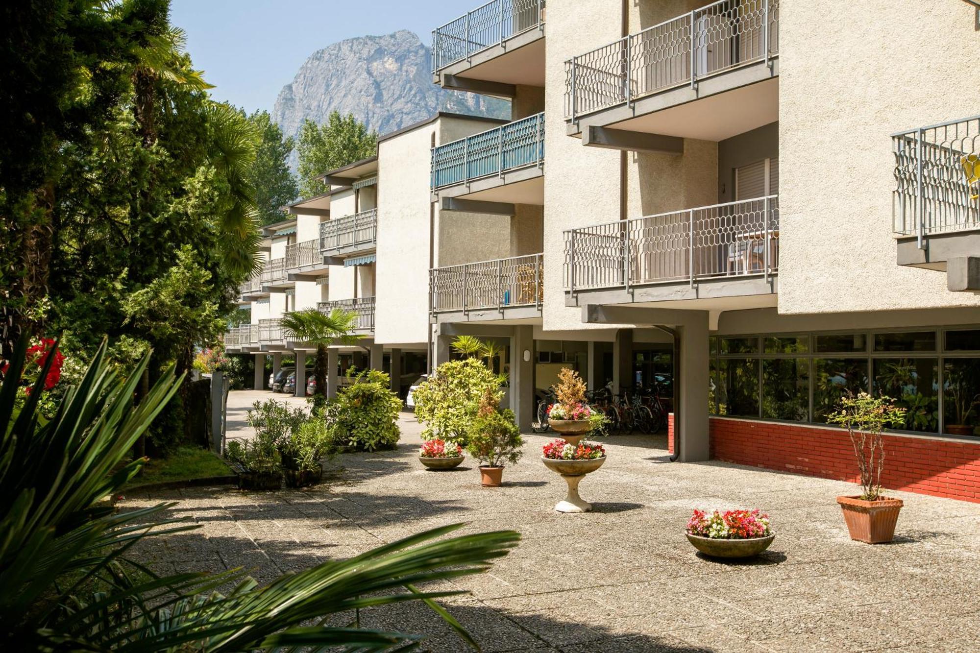 Residenza Lago D'Argento - Happy Rentals リーヴァ・デル・ガルダ エクステリア 写真
